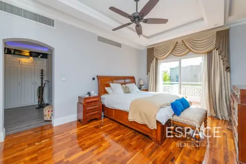 Villa in Meadows, Dubai 5 bedrooms, 343 sq.m. № 61732 - photo 9