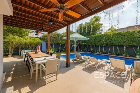 Villa in Meadows, Dubai 5 bedrooms, 343 sq.m. № 61732 - photo 18