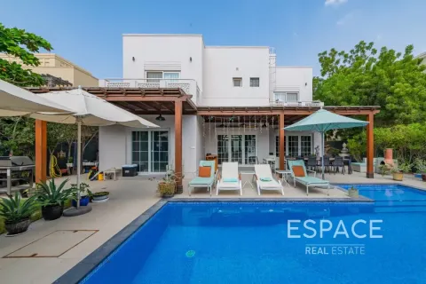 Villa in Meadows, Dubai 5 bedrooms, 343 sq.m. № 61732 - photo 16