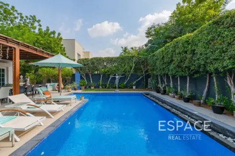 Villa in Meadows, Dubai 5 bedrooms, 343 sq.m. № 61732 - photo 2