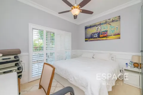 Villa in Meadows, Dubai 5 bedrooms, 343 sq.m. № 61732 - photo 8