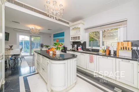 Villa in Meadows, Dubai 5 bedrooms, 343 sq.m. № 61732 - photo 6