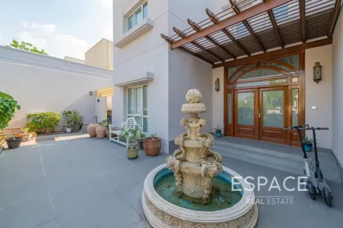 Villa in Meadows, Dubai 5 bedrooms, 343 sq.m. № 61732 - photo 15