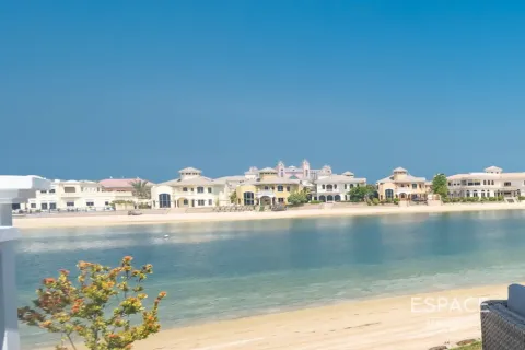 Villa in Palm Jumeirah, Dubai 4 bedrooms, 465 sq.m. № 61721 - photo 12