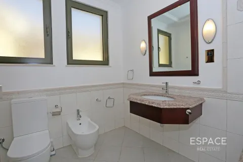 Villa in Palm Jumeirah, Dubai 4 bedrooms, 465 sq.m. № 61721 - photo 11