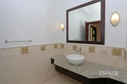 Villa in Palm Jumeirah, Dubai 4 bedrooms, 465 sq.m. № 61721 - photo 9
