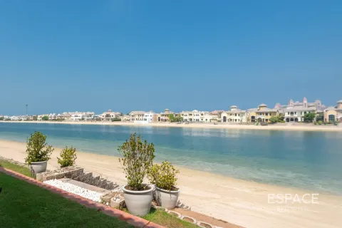 Villa in Palm Jumeirah, Dubai 4 bedrooms, 465 sq.m. № 61721 - photo 13