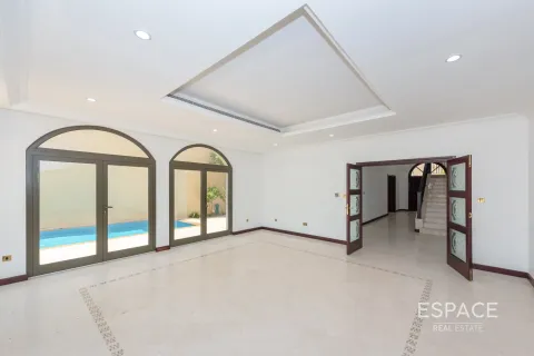 Villa in Palm Jumeirah, Dubai 4 bedrooms, 465 sq.m. № 61721 - photo 2