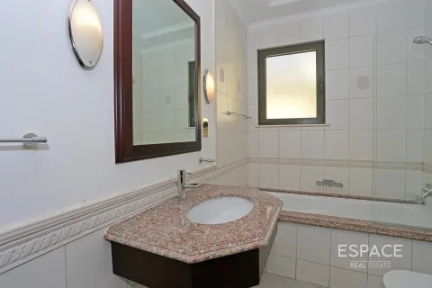 Villa in Palm Jumeirah, Dubai 4 bedrooms, 465 sq.m. № 61721 - photo 10