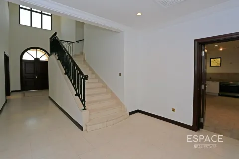 Villa in Palm Jumeirah, Dubai 4 bedrooms, 465 sq.m. № 61721 - photo 3