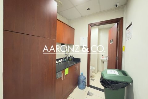 Oficina en Jumeirah Lake Towers, Dubai, 219 m², № 54810 - foto 10