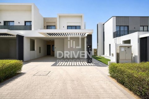 Villa in EMAAR South, Dubai South (Dubai World Central), Dubai 4 bedrooms, 238.11 sq.m. № 138754 - photo 2