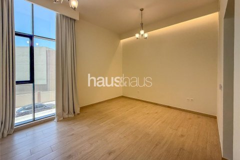 Adosado en Dubai Sports City, Dubai, 4 dormitorios, 208 m², № 44559 - foto 1