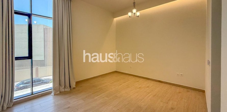 Adosado en Dubai Sports City, Dubai, 4 dormitorios, 208 m², № 44559
