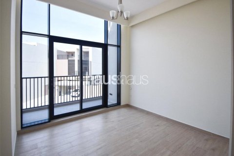 Adosado en Dubai Sports City, Dubai, 4 dormitorios, 208 m², № 44559 - foto 2