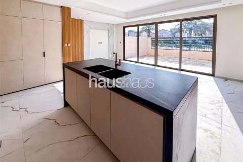 Adosado en Jumeirah Golf Estates, Dubai, 3 dormitorios, 204 m², № 44557 - foto 2