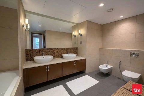 Appartement à Palm Jumeirah, Dubai, 2 chambres, 161.2 m², № 109484 - photo 2