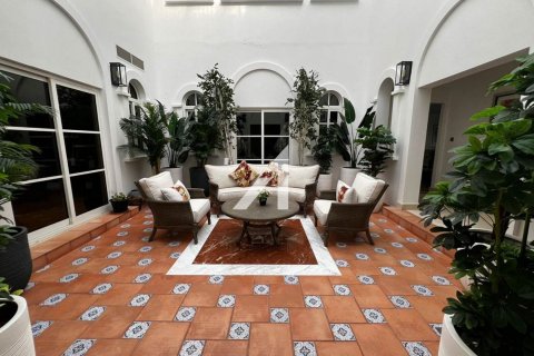 Villa en The Villa, Dubai, 5 dormitorios, 1116.6 m², № 64575 - foto 1