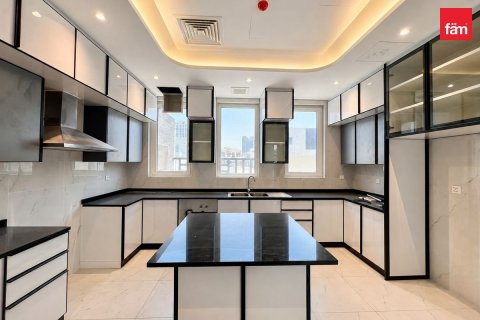 Villa in Al Furjan, Dubai 6 bedrooms, 600 sq.m. № 118296 - photo 24