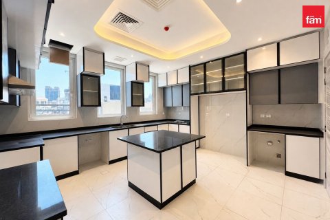 Villa in Al Furjan, Dubai 6 bedrooms, 600 sq.m. № 118296 - photo 25