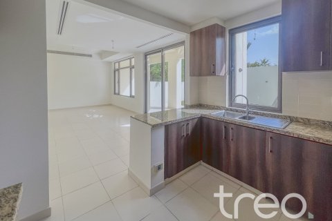 Villa in Mira Oasis 3, Reem, Dubai 4 bedrooms, 237 sq.m. № 136217 - photo 13