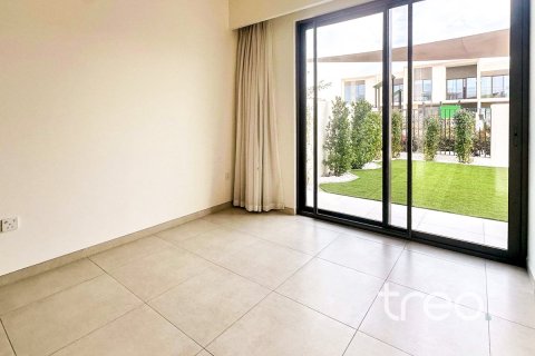 Townhouse in The Valley, Dubai 4 bedrooms, 330.36 sq.m. № 136222 - photo 13