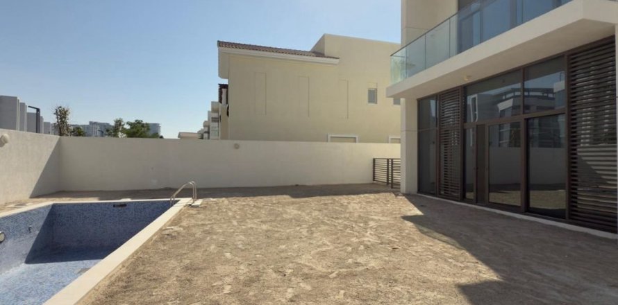 فيلا في دبي 4 غرف نوم, 704.5 م² رقم 94820