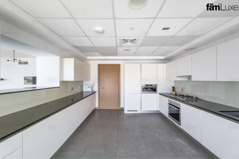 Apartment in Downtown Dubai (Downtown Burj Dubai), Dubai 3 bedrooms, 245 sq.m. № 94663 - photo 16