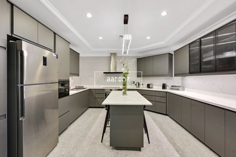 Villa en Palm Jumeirah, Dubai, 5 dormitorios, 657.6 m², № 12251 - foto 18