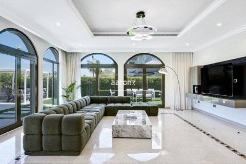 Villa en Palm Jumeirah, Dubai, 5 dormitorios, 657.6 m², № 12251 - foto 2