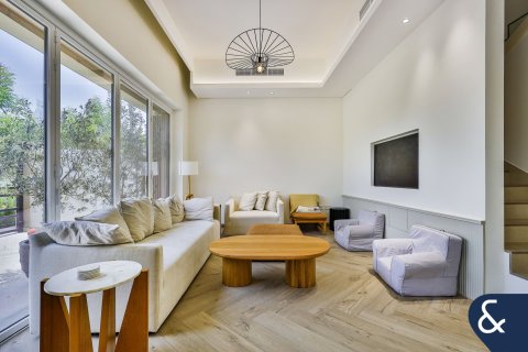 Villa en Victory Heights, Dubai Sports City, Dubai, 4 dormitorios, 343 m², № 78934 - foto 4