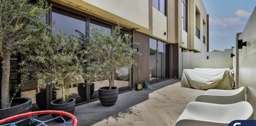 Villa en Victory Heights, Dubai Sports City, Dubai, 4 dormitorios, 343 m², № 78934