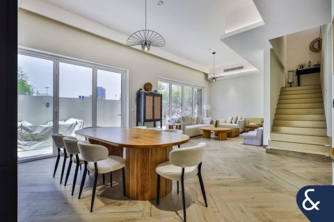 Villa en Victory Heights, Dubai Sports City, Dubai, 4 dormitorios, 343 m², № 78934 - foto 3