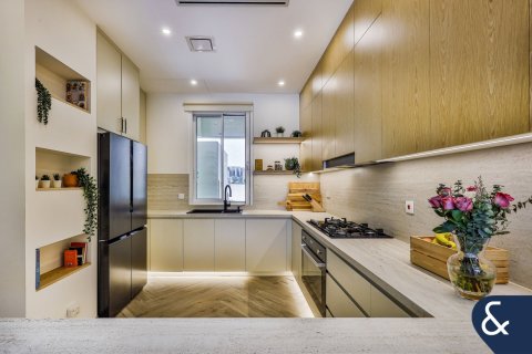 Villa en Victory Heights, Dubai Sports City, Dubai, 4 dormitorios, 343 m², № 78934 - foto 2