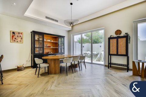 Villa en Victory Heights, Dubai Sports City, Dubai, 4 dormitorios, 343 m², № 78934 - foto 6