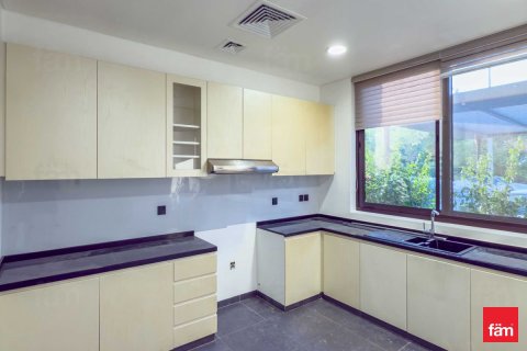 Купить таунхаус в Дубае: 3 спальни, 335.3м², № 69451 - фото 7