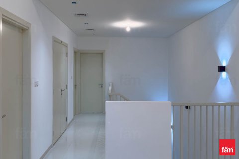 Купить таунхаус в Дубае: 3 спальни, 335.3м², № 69451 - фото 1