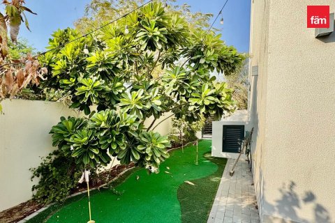 Villa in Dubai 4 bedrooms, 226.5 sq.m. № 141593 - photo 13