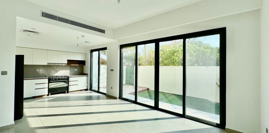 Villa in Dubai 4 bedrooms, 226.5 sq.m. № 141593