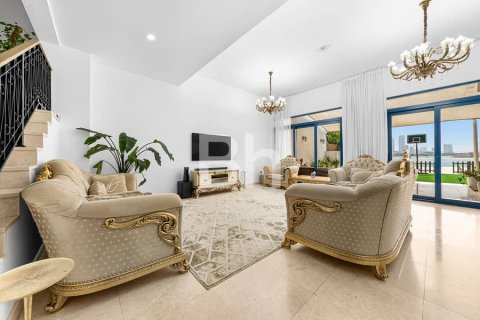 Adosado en Palm Jumeirah, Dubai, 5 dormitorios, 340 m², № 25096 - foto 1