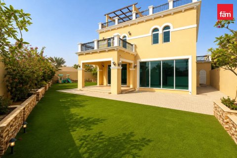 Villa in Jumeirah Park, Dubai 4 bedrooms, 726.6 sq.m. № 137782