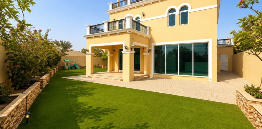 Villa in Jumeirah Park, Dubai 4 bedrooms, 726.6 sq.m. № 137782