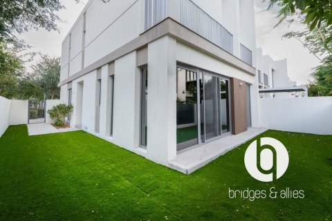 Вилла в Tilal Al Ghaf, Дубай, 4 спальни, 219м², № 99686