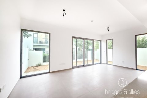 Снять в аренду виллу в Tilal Al Ghaf, Дубай: 4 спальни, 219м², № 99686 - фото 2