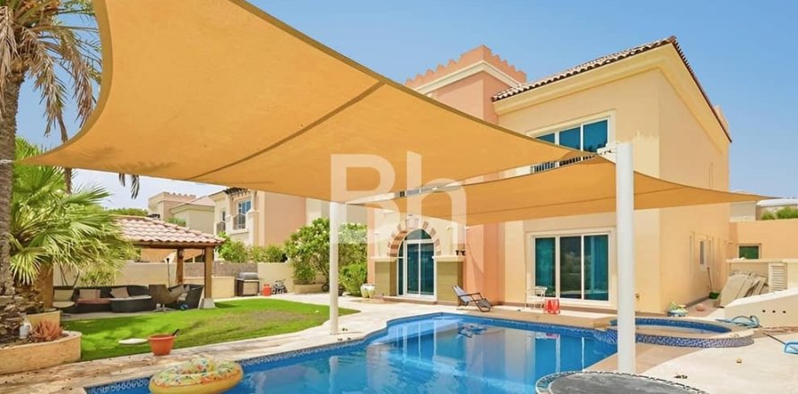 Villa en Dubai Sports City, Dubai, 5 dormitorios, 446 m², № 24324