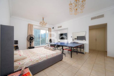 Villa en Dubai Sports City, Dubai, 5 dormitorios, 446 m², № 24324 - foto 3