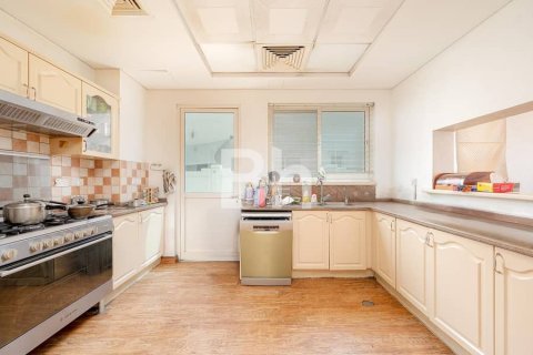 Villa en Dubai Sports City, Dubai, 5 dormitorios, 446 m², № 24324 - foto 6