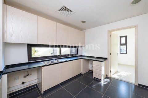Снять в аренду таунхаус в Trinity, DAMAC Hills (Akoya by DAMAC), Дубай: 3 спальни, 253.06777200м², № 123882 - фото 7