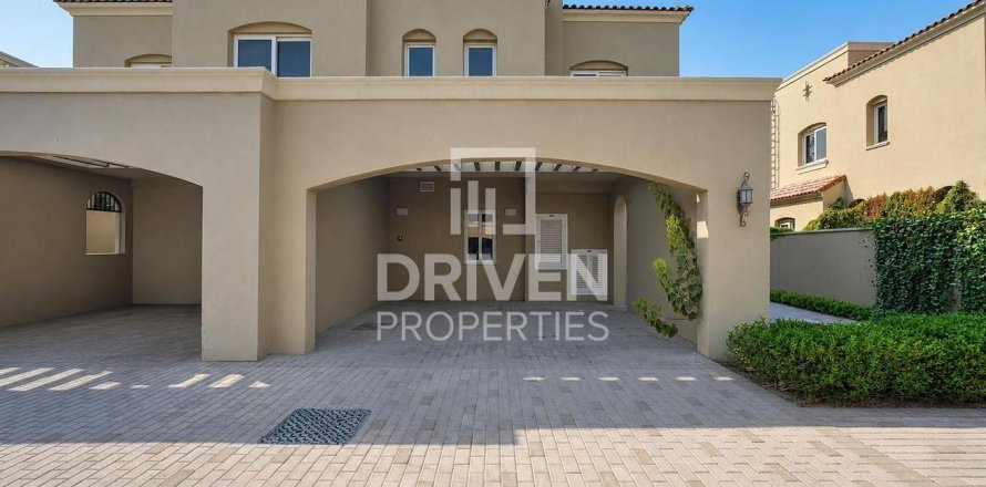Villa en Bella Casa, Serena, Dubai, 3 dormitorios, 282.52 m², № 143201
