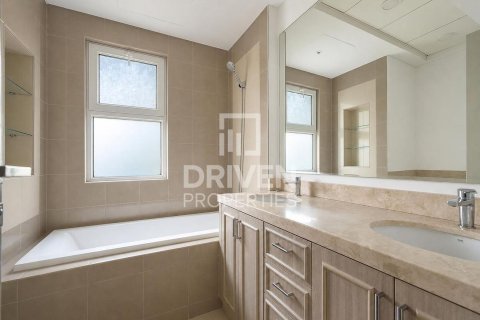 Villa en Bella Casa, Serena, Dubai, 3 dormitorios, 282.52 m², № 143201 - foto 17